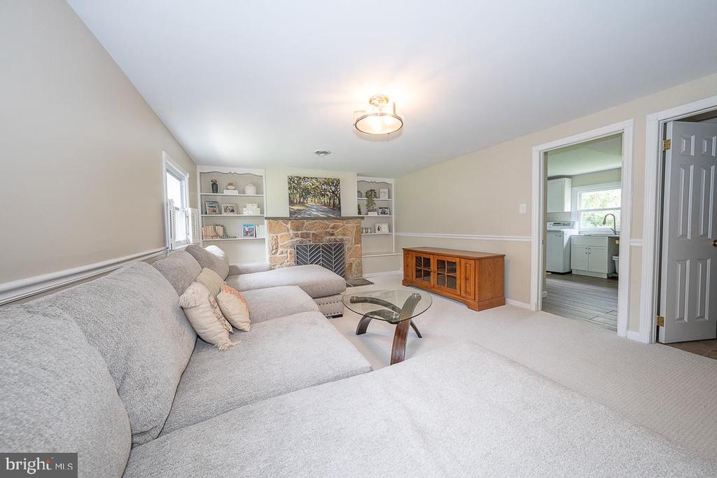 4 WOOD LN