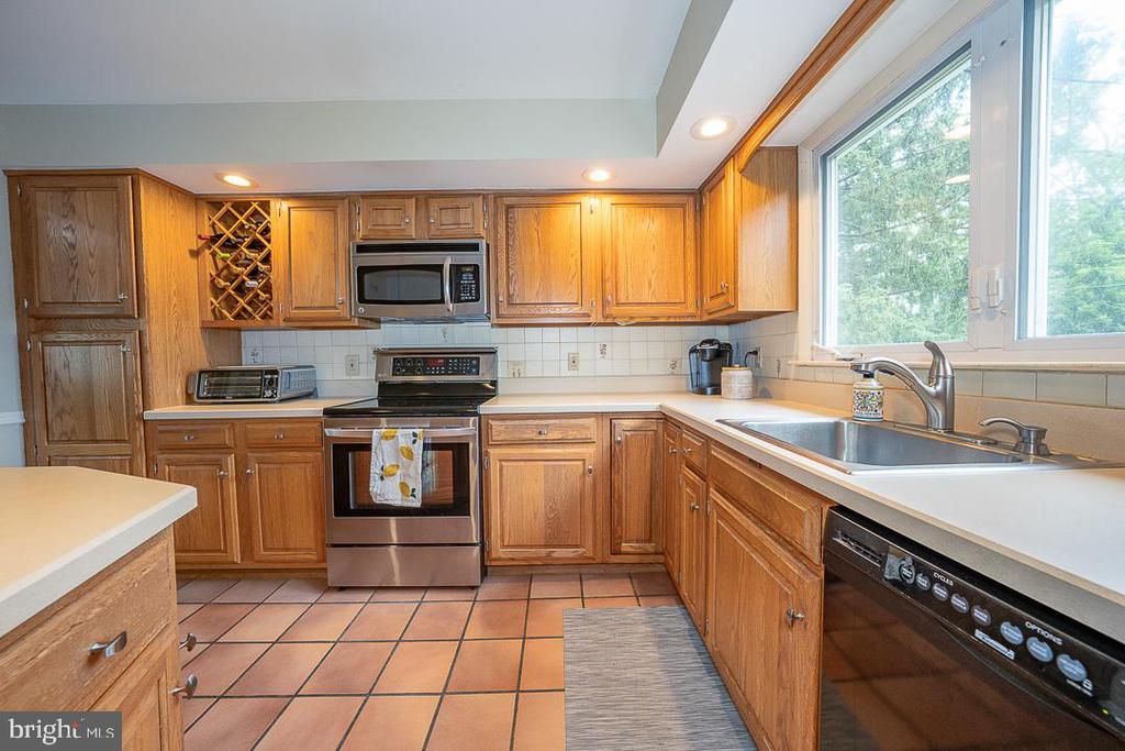 4 WOOD LN