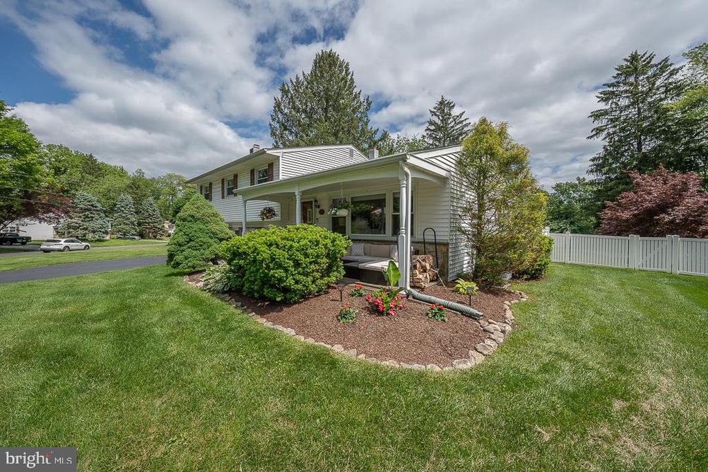 4 WOOD LN