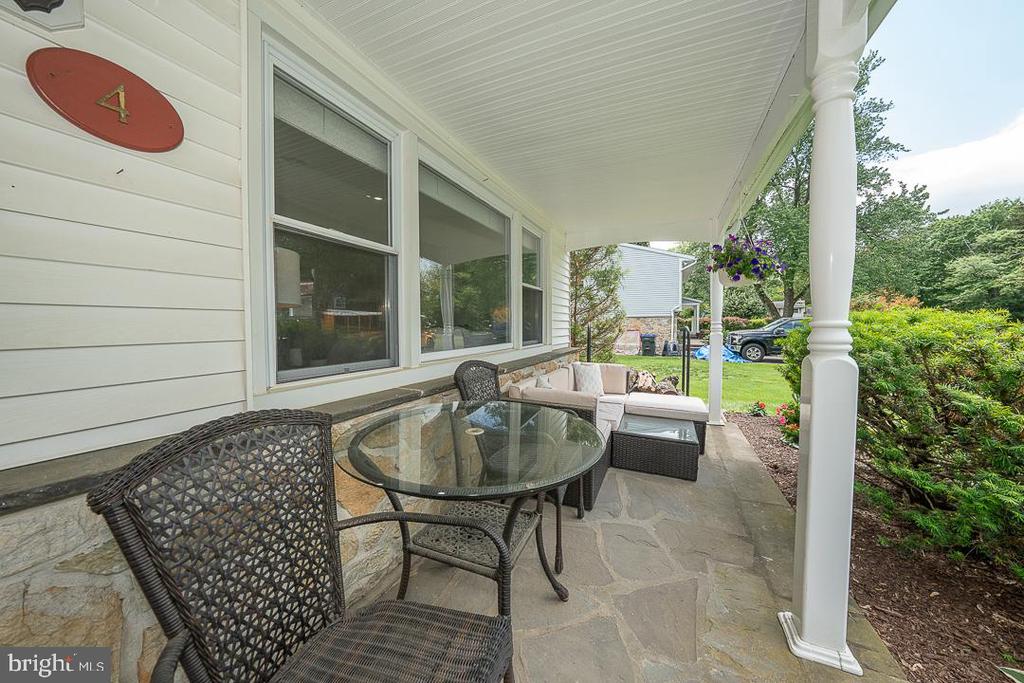 4 WOOD LN