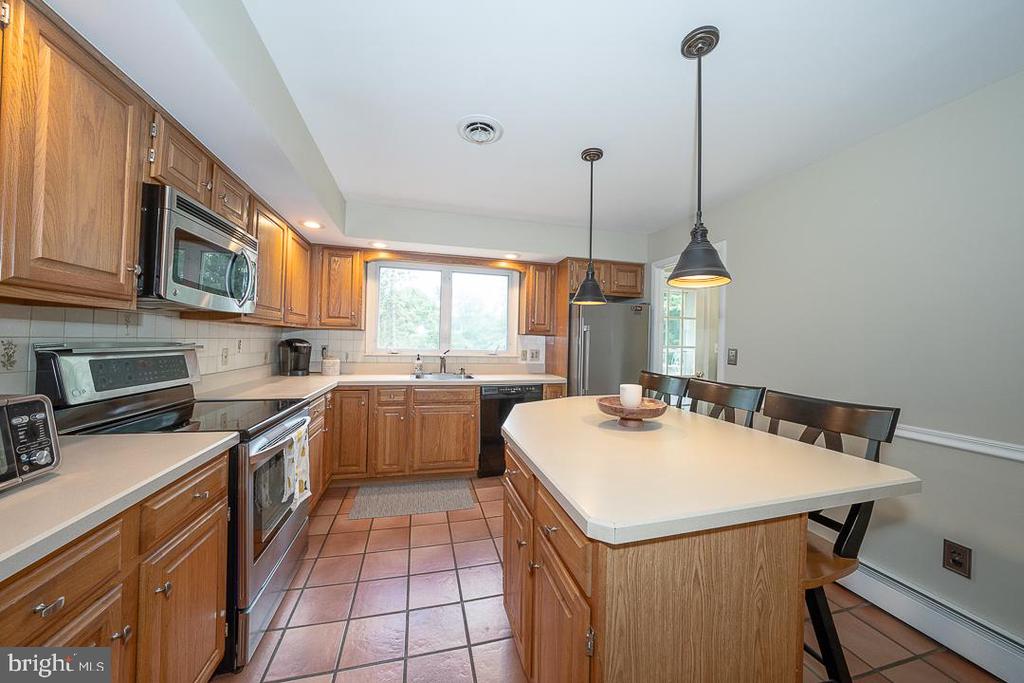 4 WOOD LN