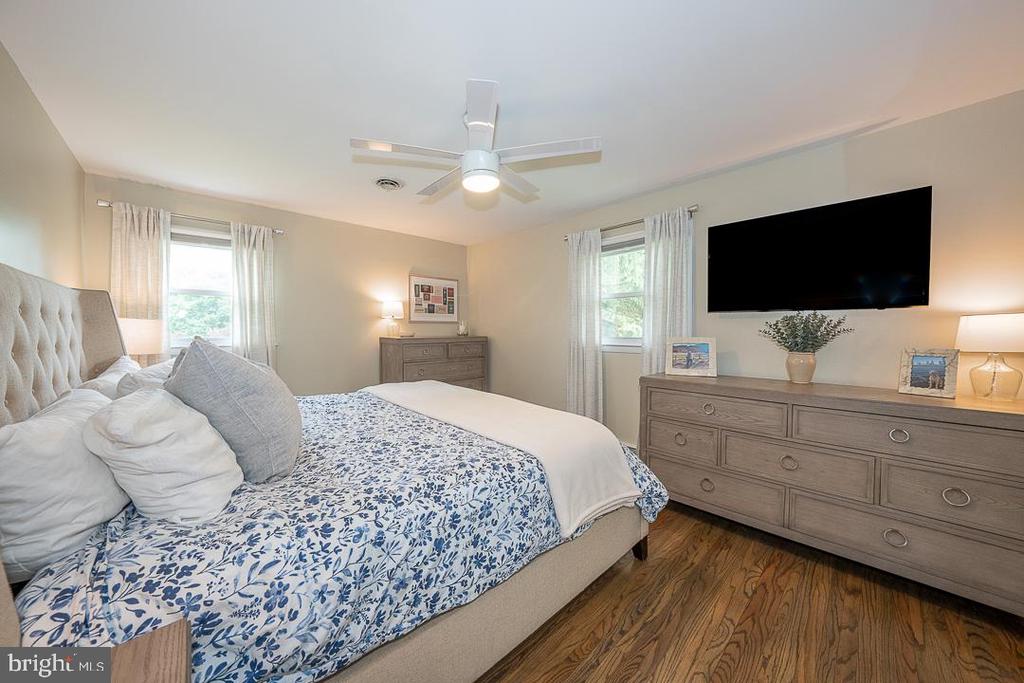 4 WOOD LN