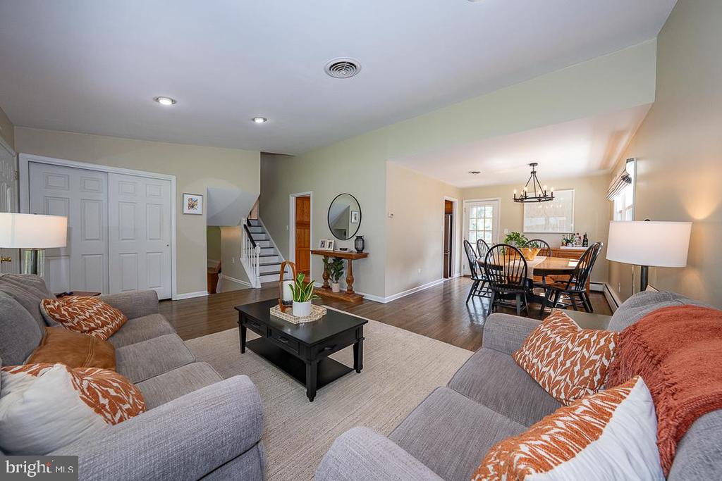 4 WOOD LN