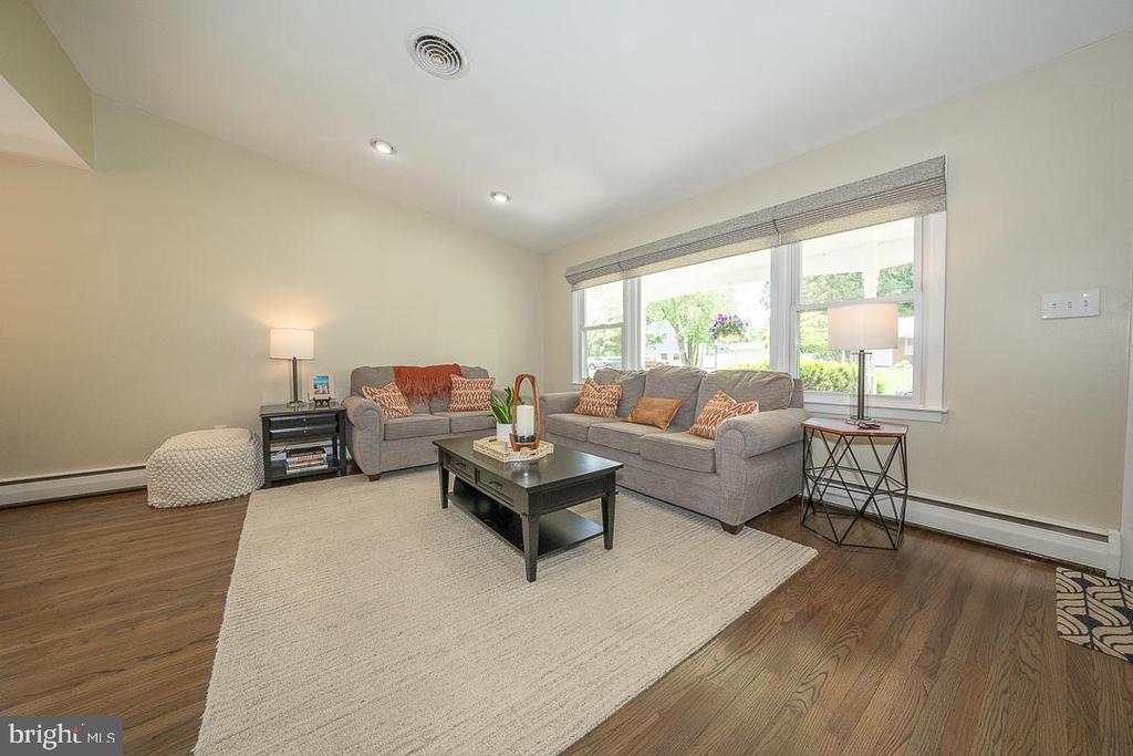 4 WOOD LN