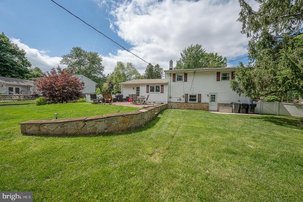4 WOOD LN