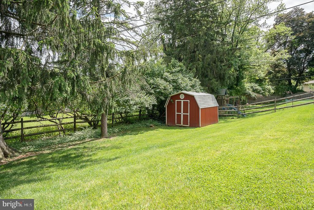 4 WOOD LN