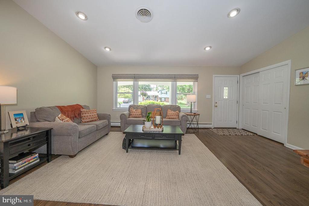 4 WOOD LN
