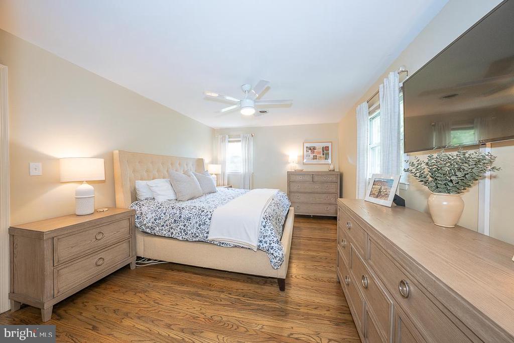 4 WOOD LN
