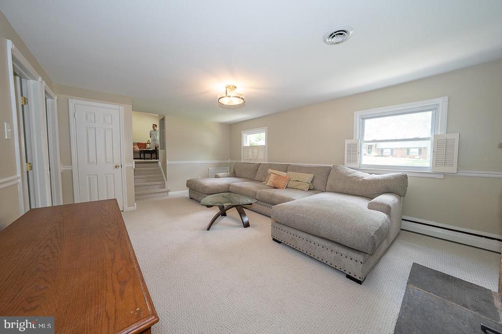 4 WOOD LN