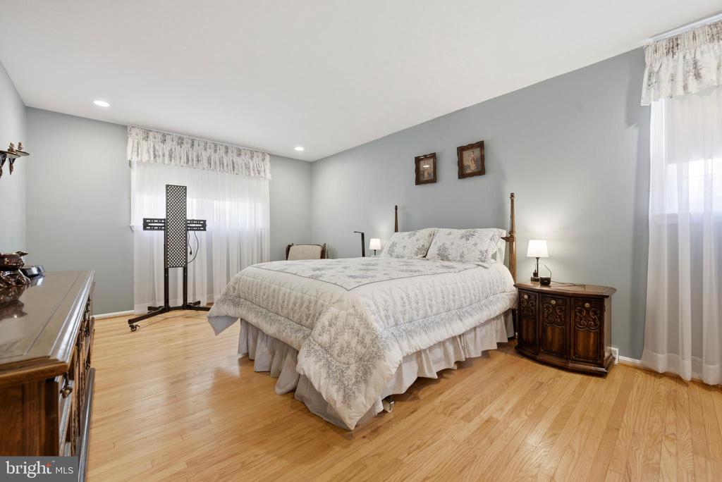 1422 GRAND OAK LANE
