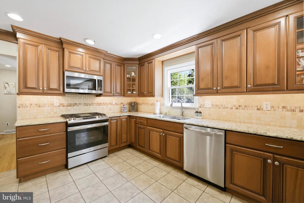 1422 GRAND OAK LANE