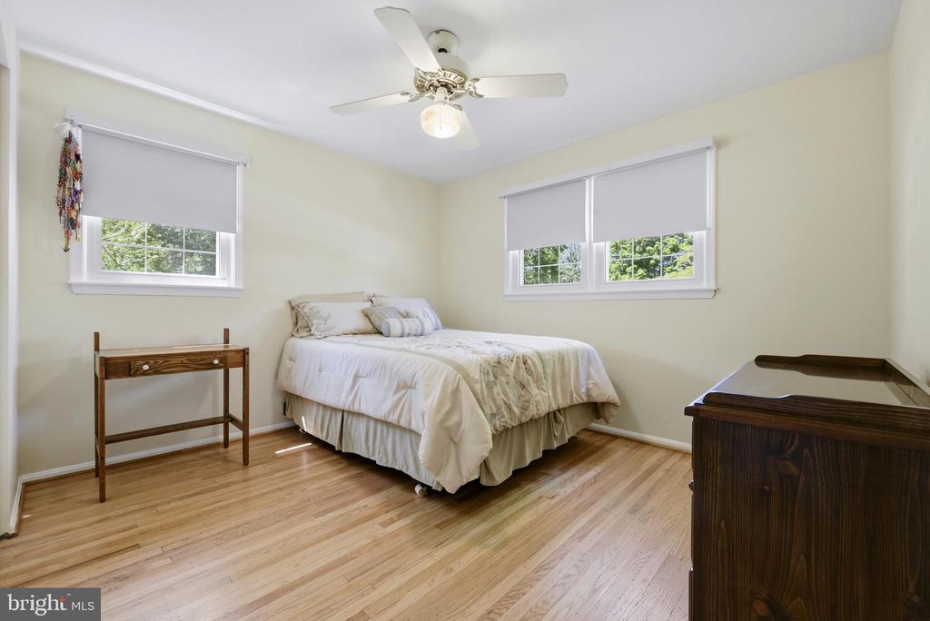 1422 GRAND OAK LANE
