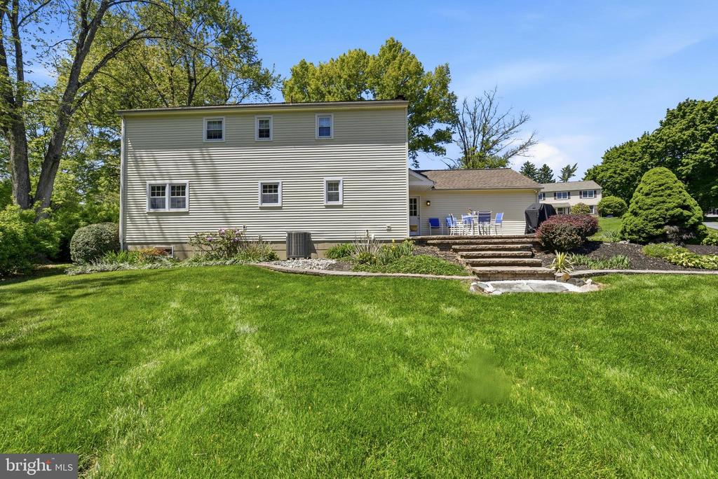 1422 GRAND OAK LANE