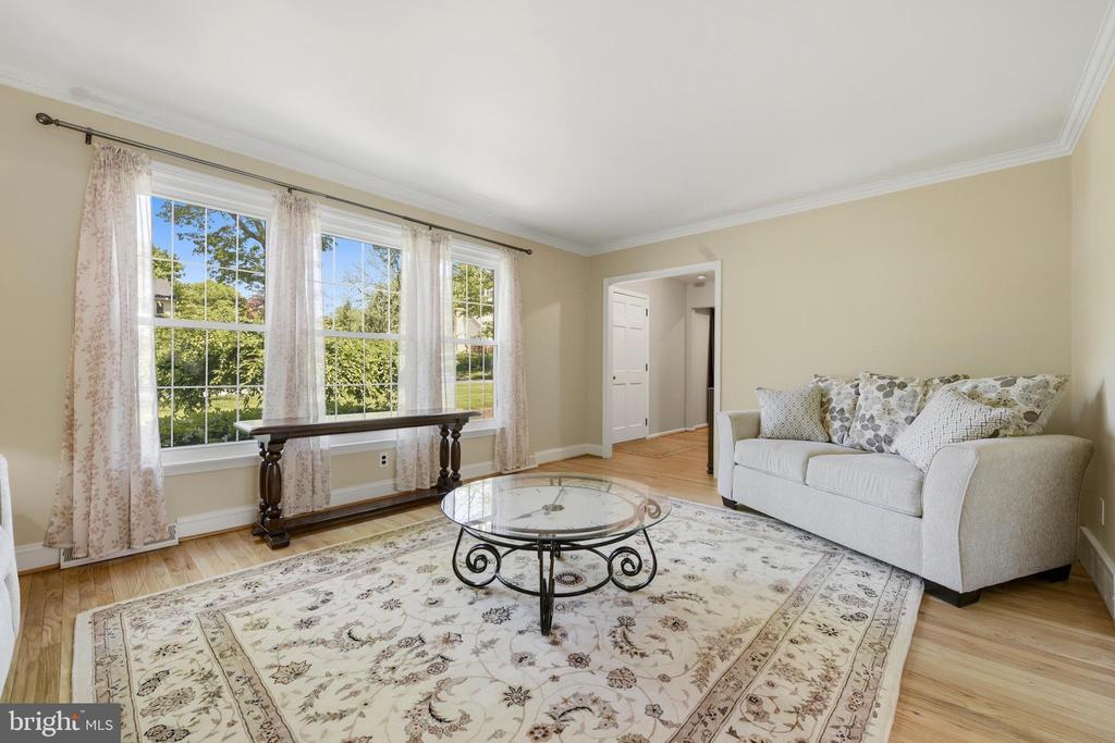 1422 GRAND OAK LANE