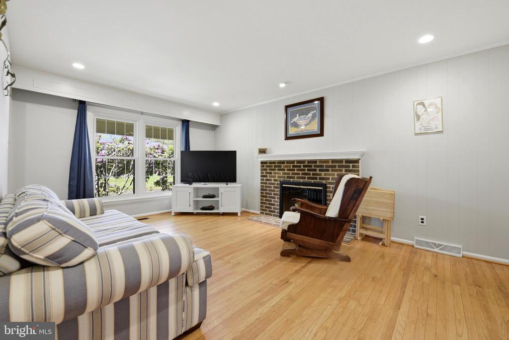 1422 GRAND OAK LANE