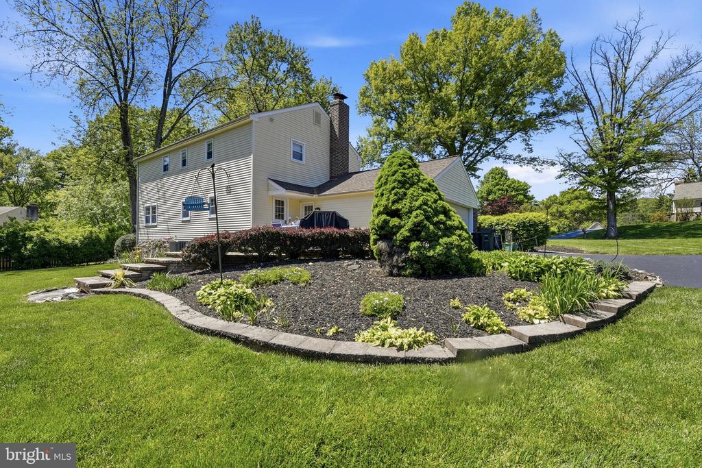 1422 GRAND OAK LANE