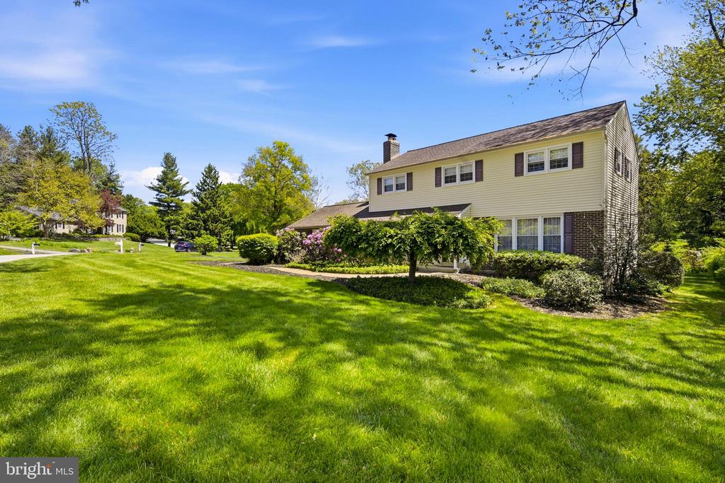 1422 GRAND OAK LANE