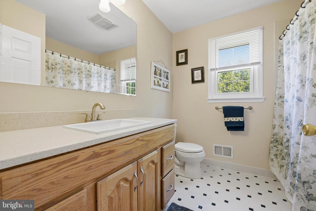 1422 GRAND OAK LANE