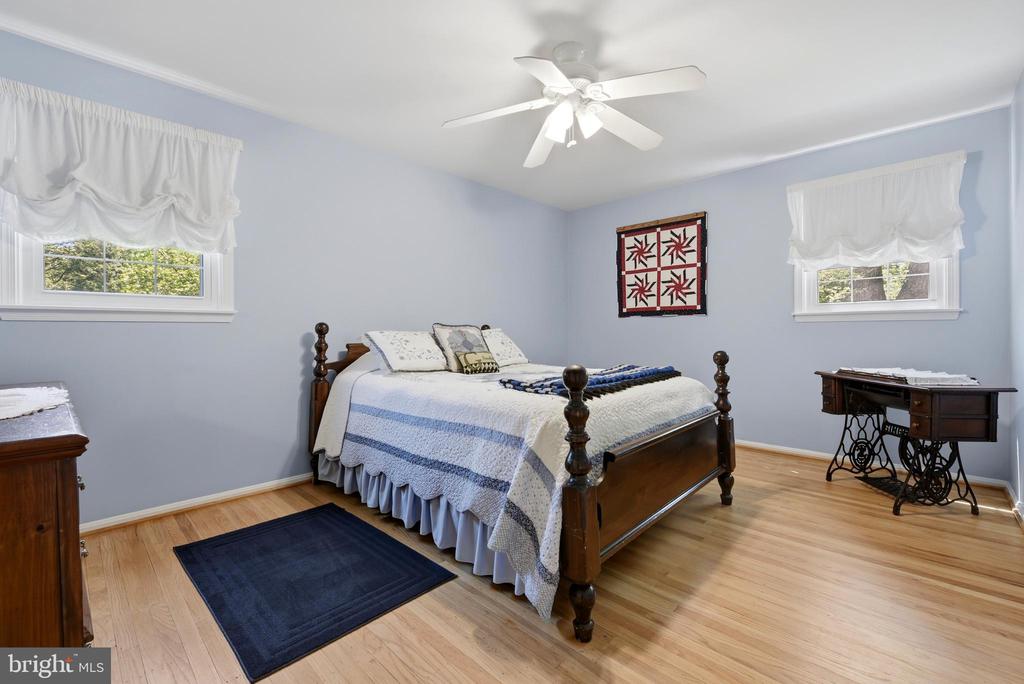 1422 GRAND OAK LANE