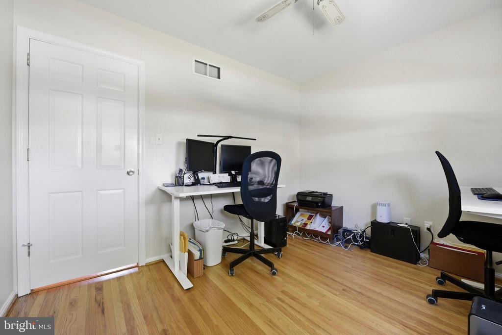 1422 GRAND OAK LANE