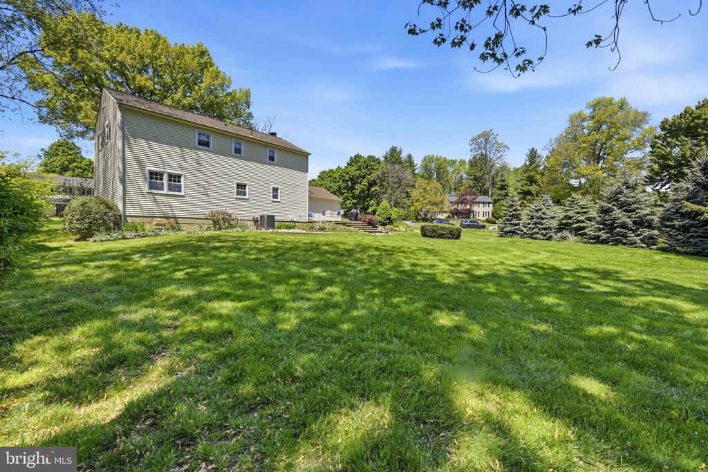 1422 GRAND OAK LANE