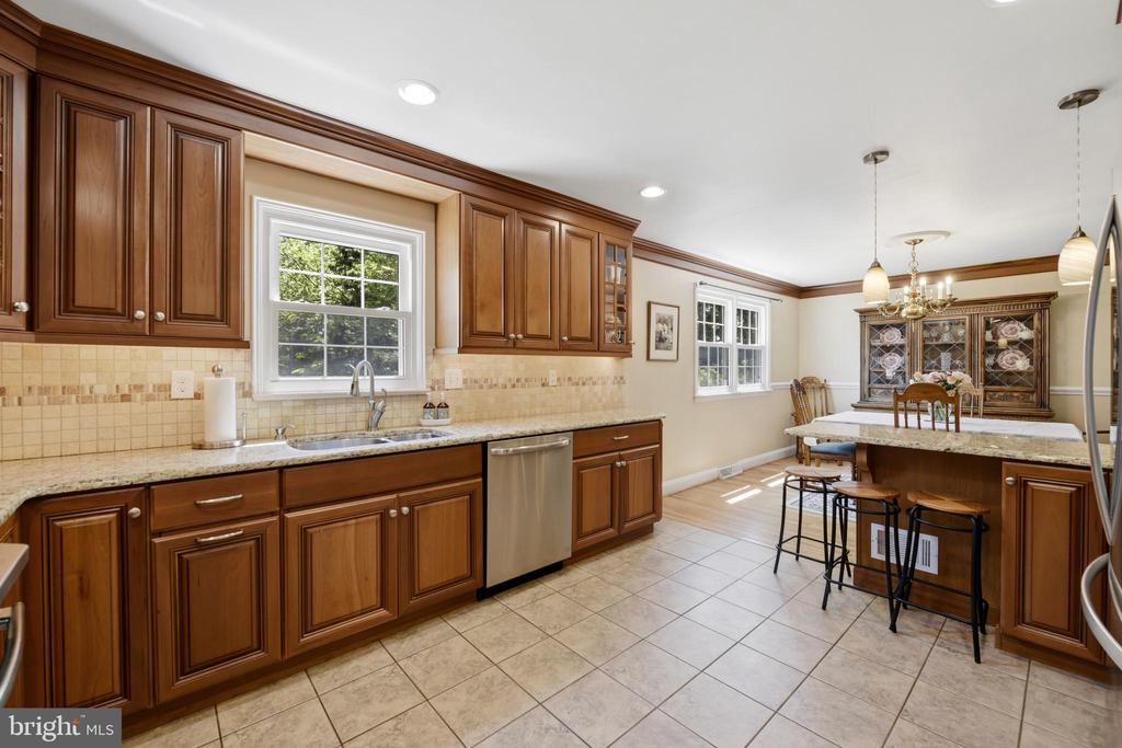 1422 GRAND OAK LANE