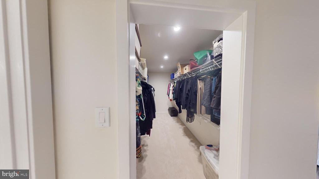 138 Montrose Ave #17