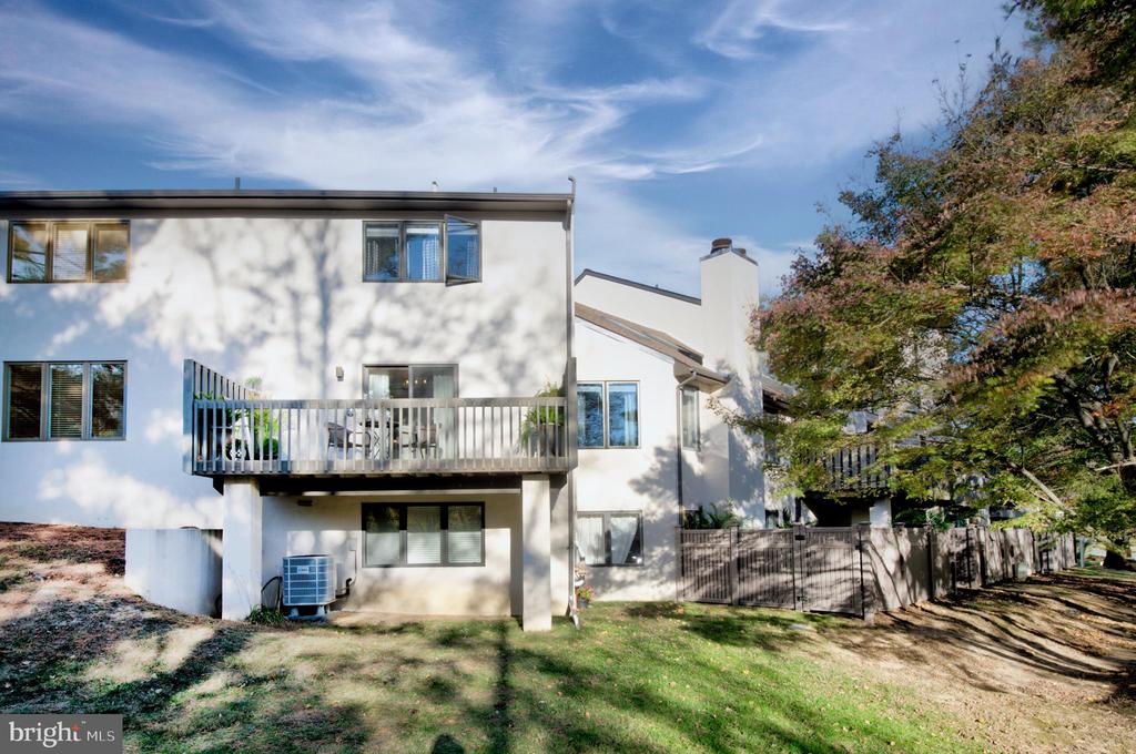 138 Montrose Ave #17