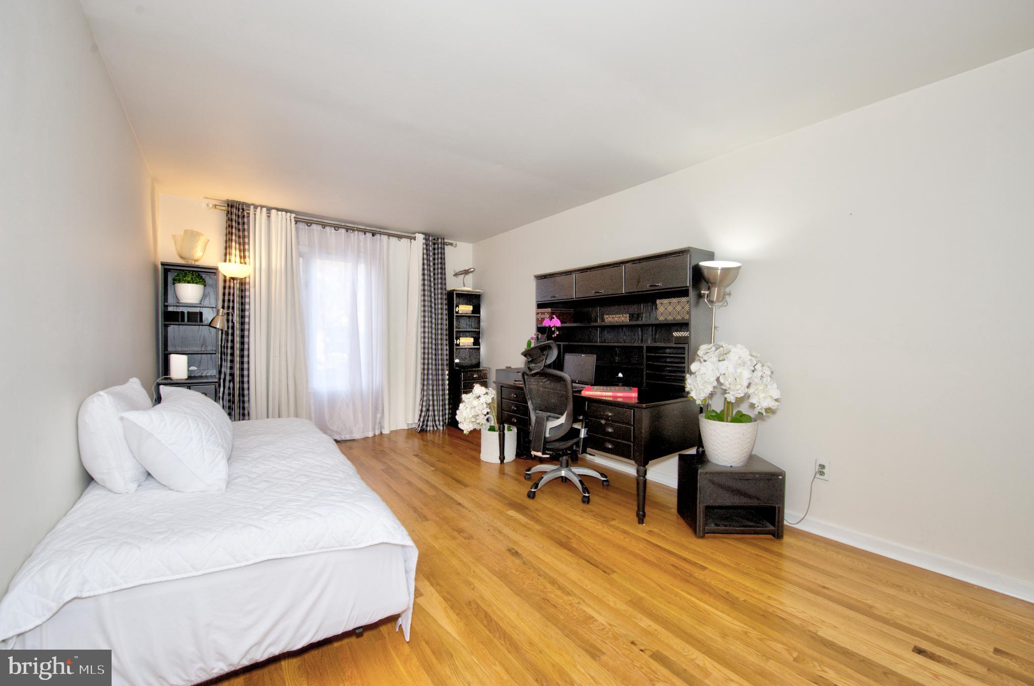 138 Montrose Ave #17