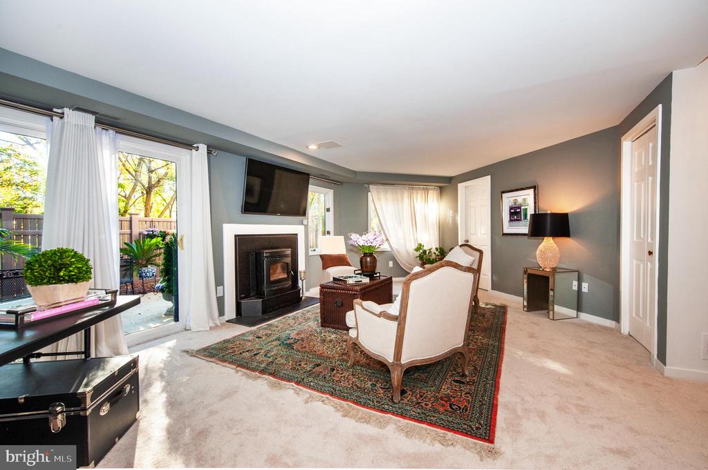138 Montrose Ave #17