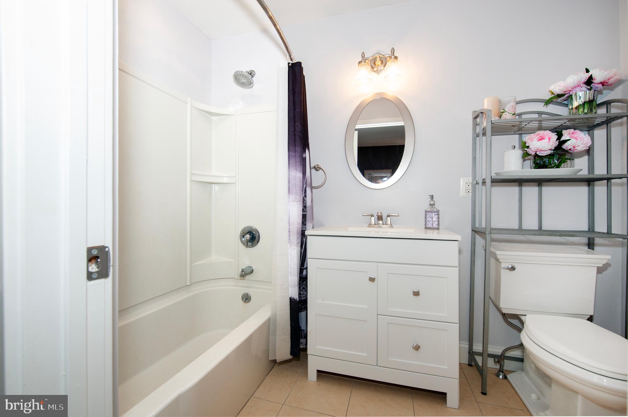 138 Montrose Ave #17