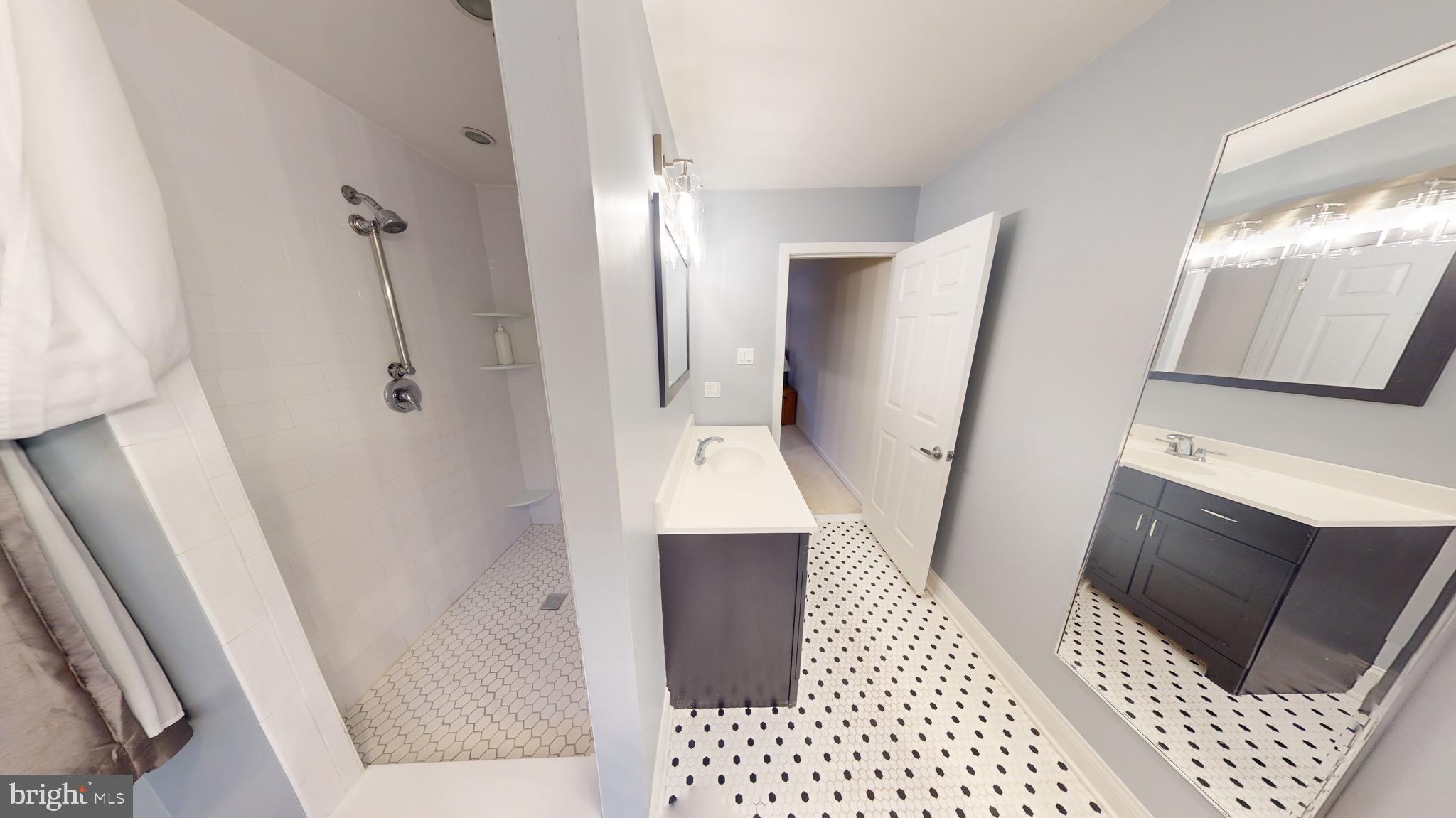 138 Montrose Ave #17