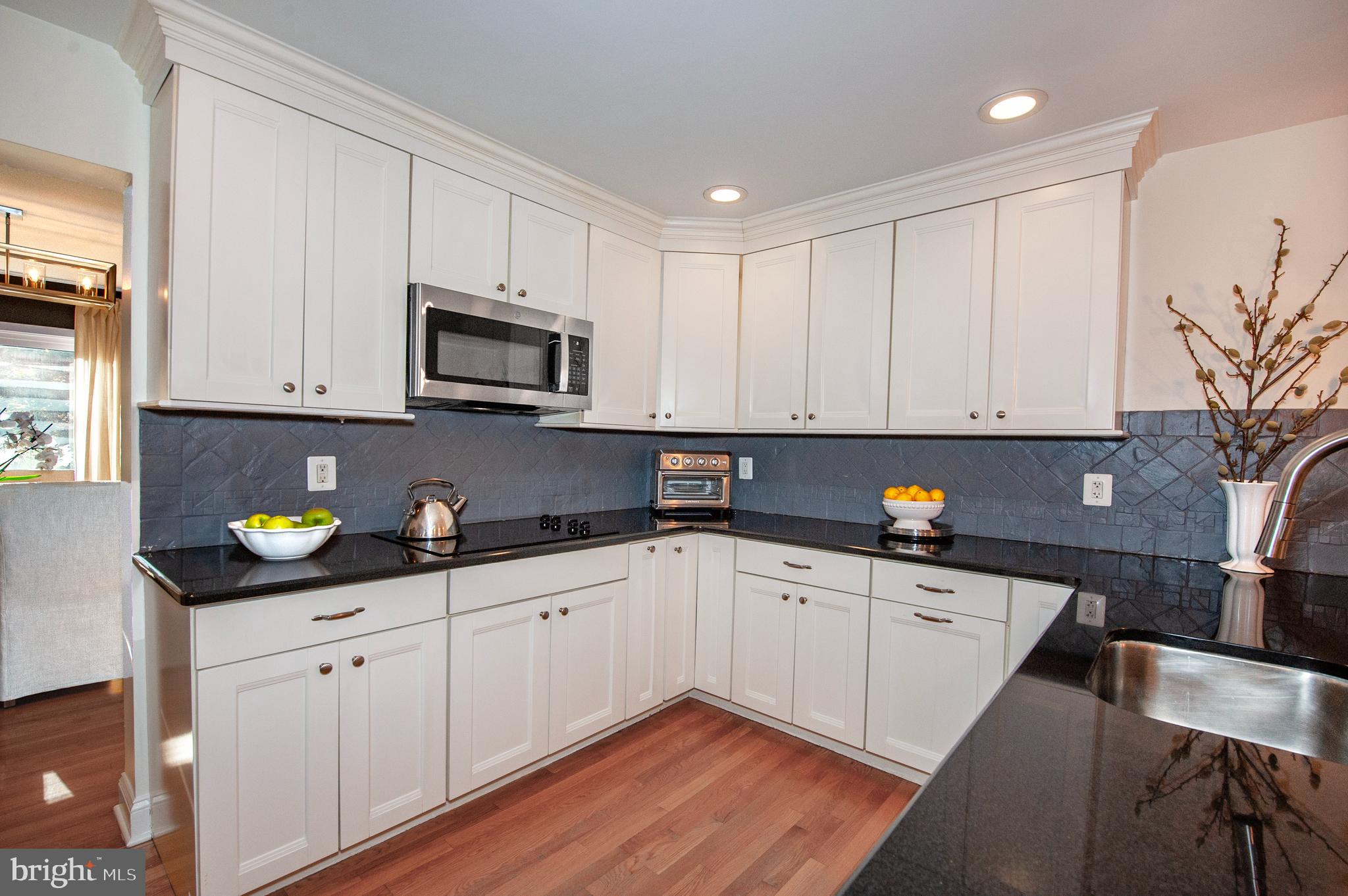 138 Montrose Ave #17