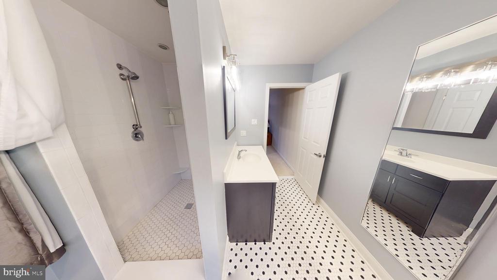 138 Montrose Ave #17