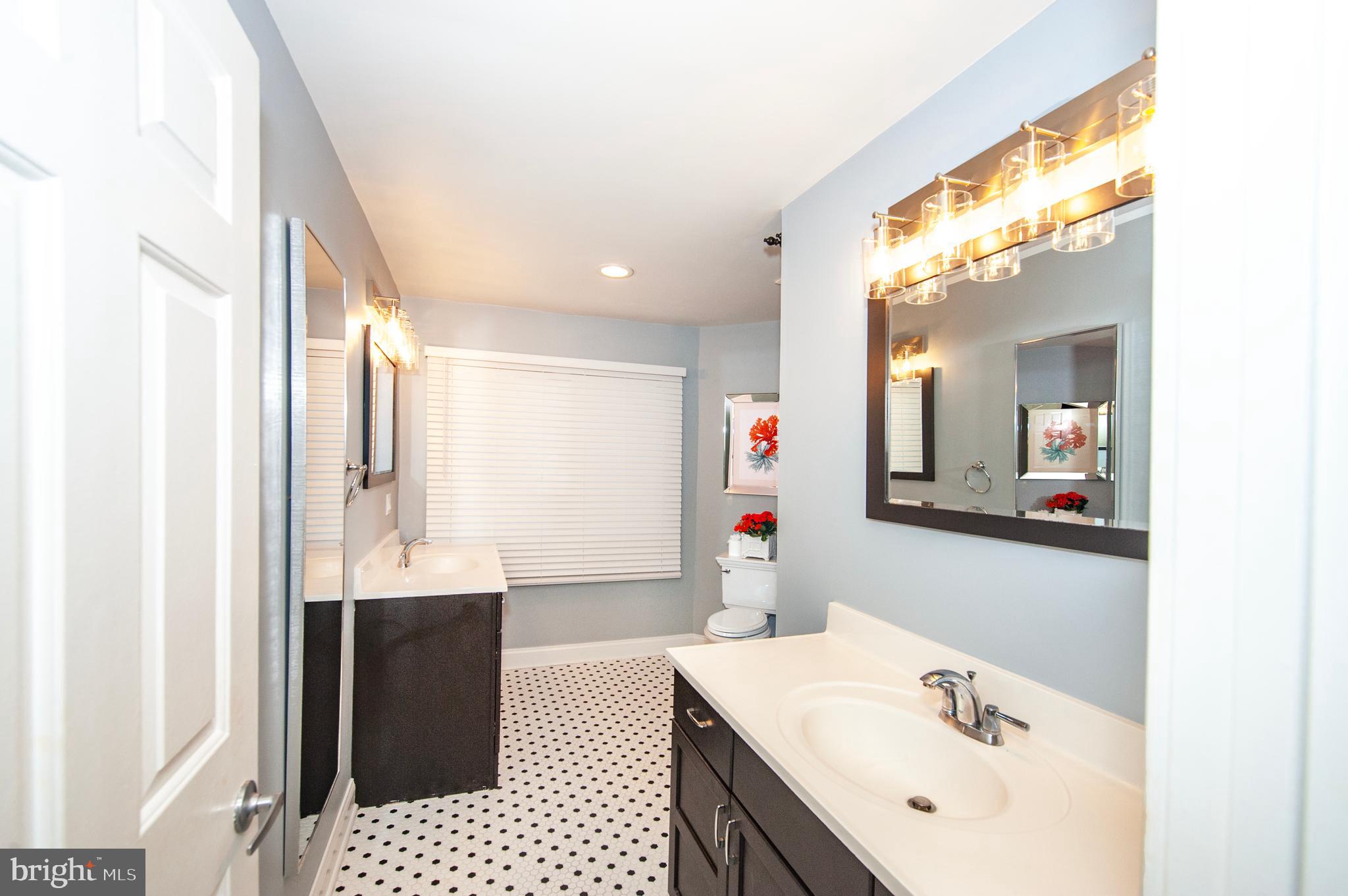 138 Montrose Ave #17