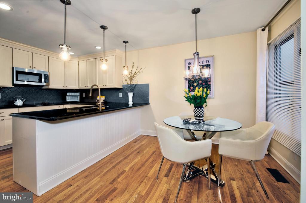 138 Montrose Ave #17