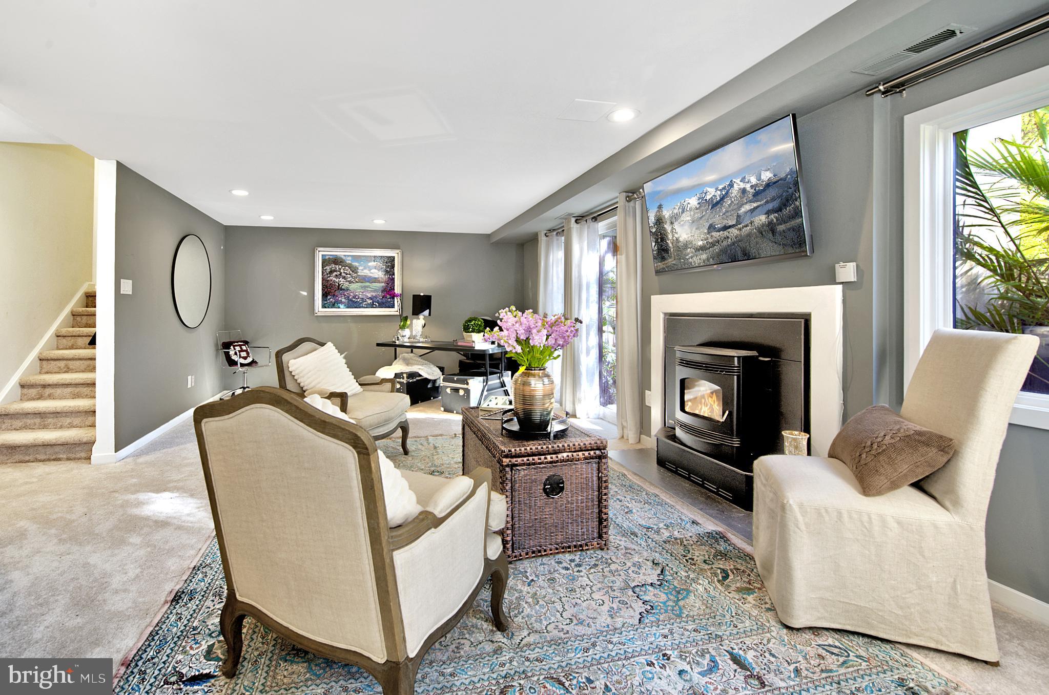 138 Montrose Ave #17