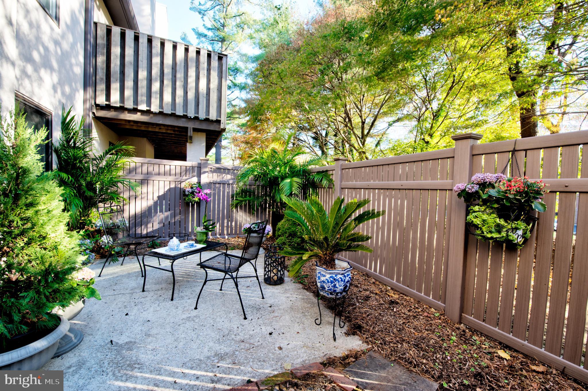 138 Montrose Ave #17