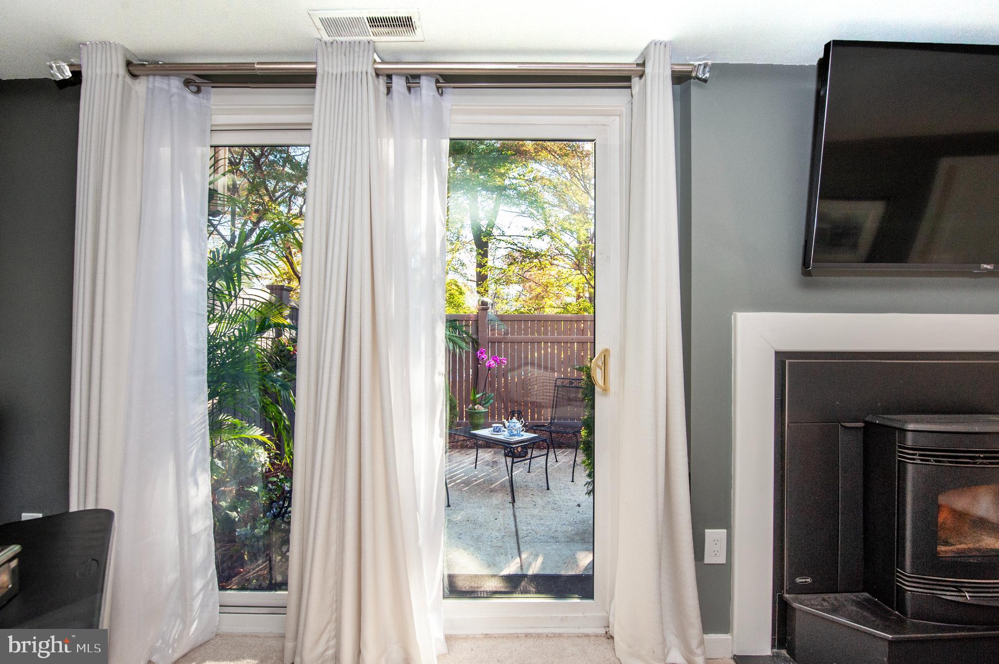 138 Montrose Ave #17