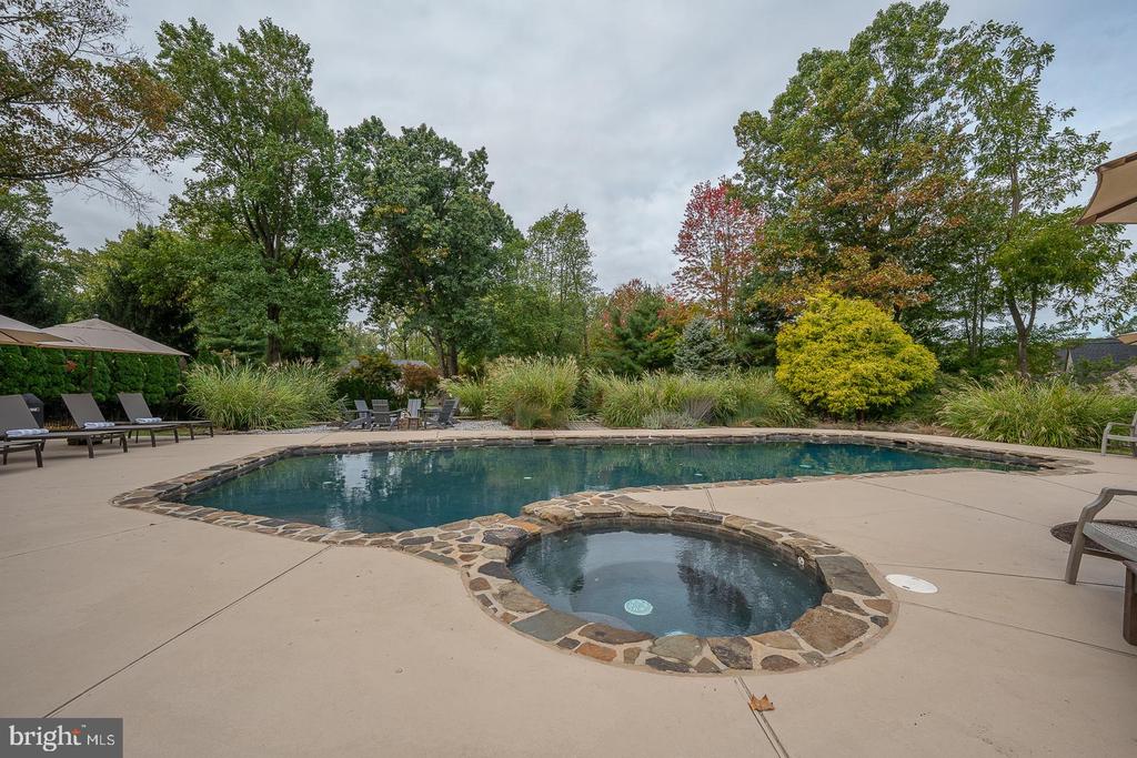 5 Honeysuckle Ct