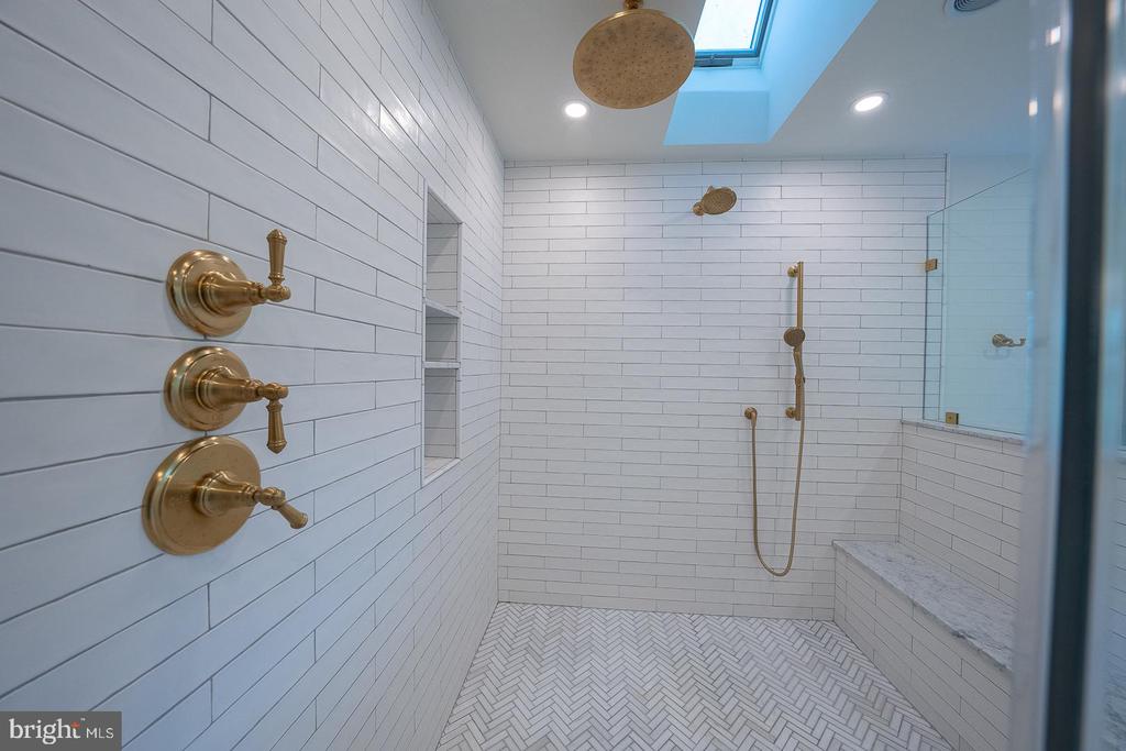 5 Honeysuckle Ct