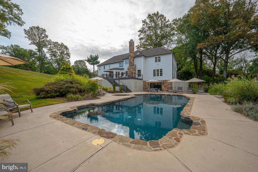 5 Honeysuckle Ct