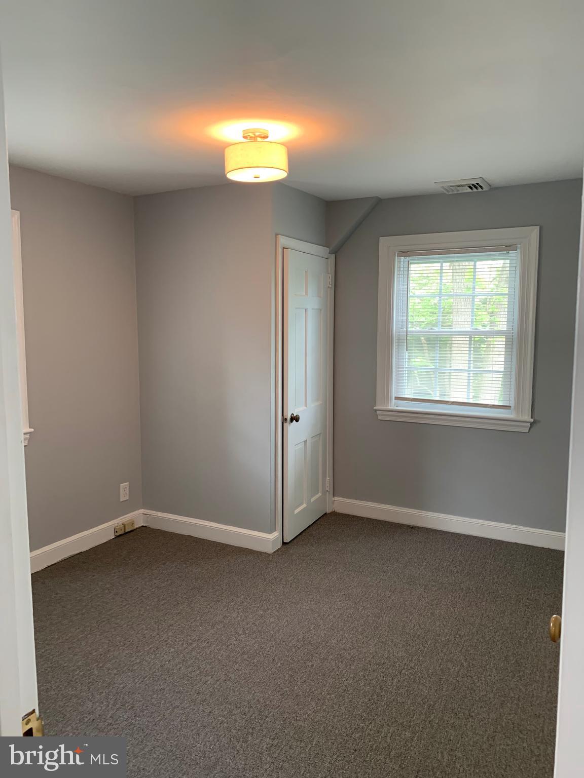 141 W WAYNE AVE