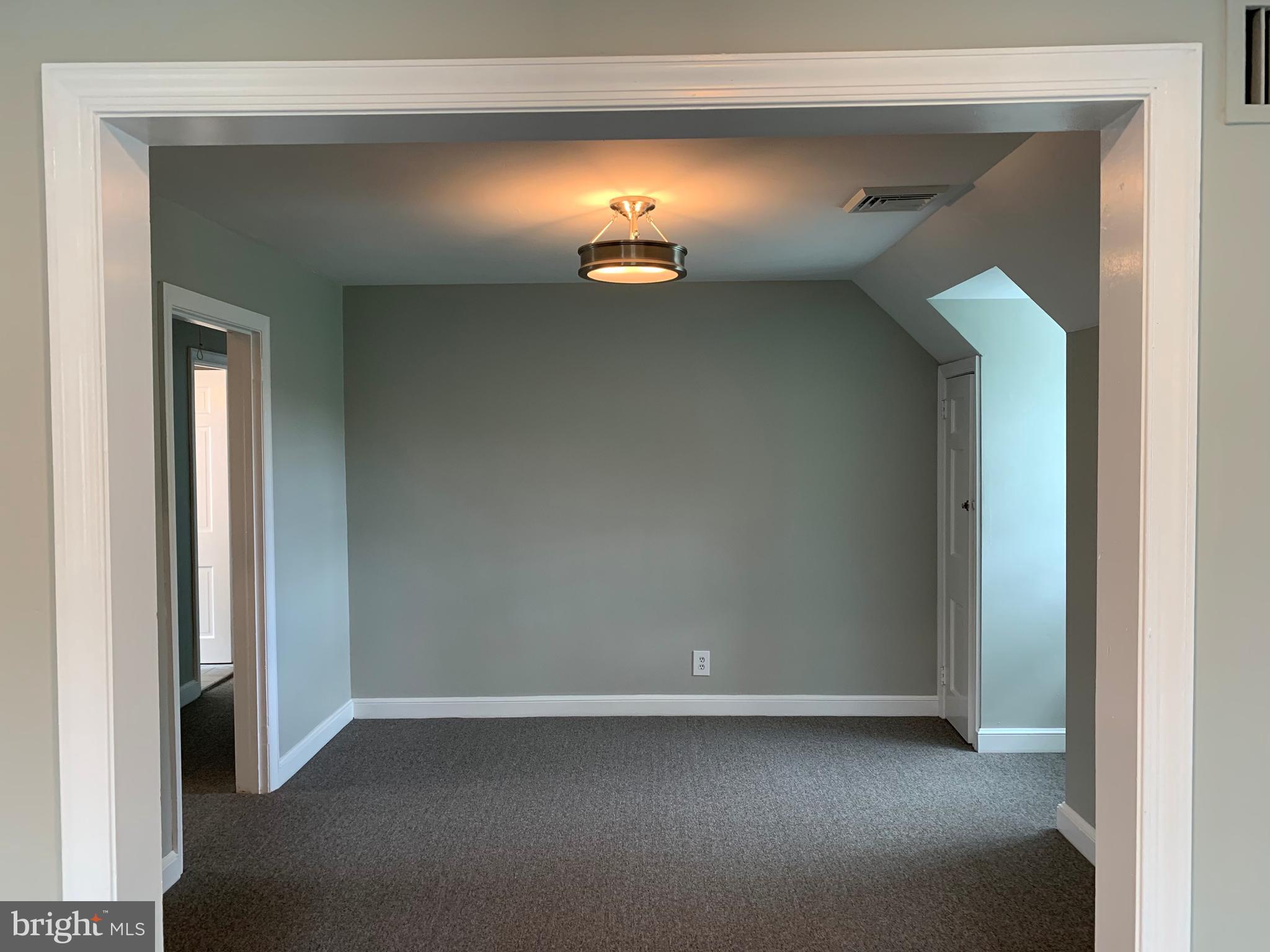141 W WAYNE AVE
