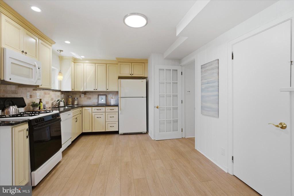 1612 COLONY LANE