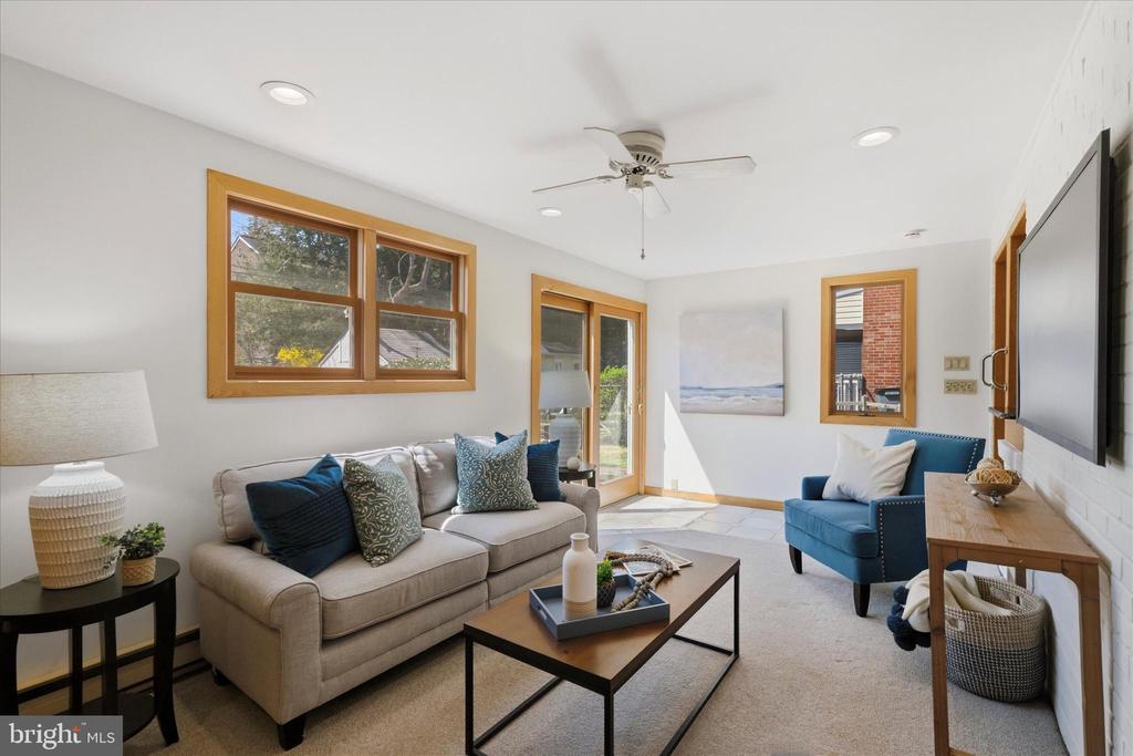 1612 COLONY LANE