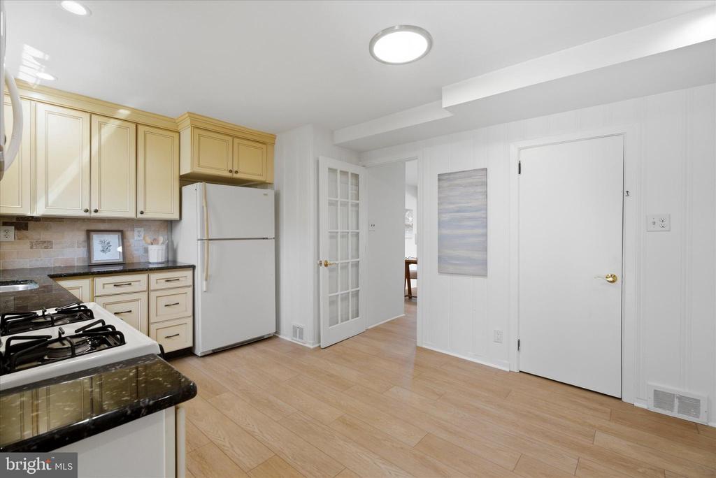 1612 COLONY LANE