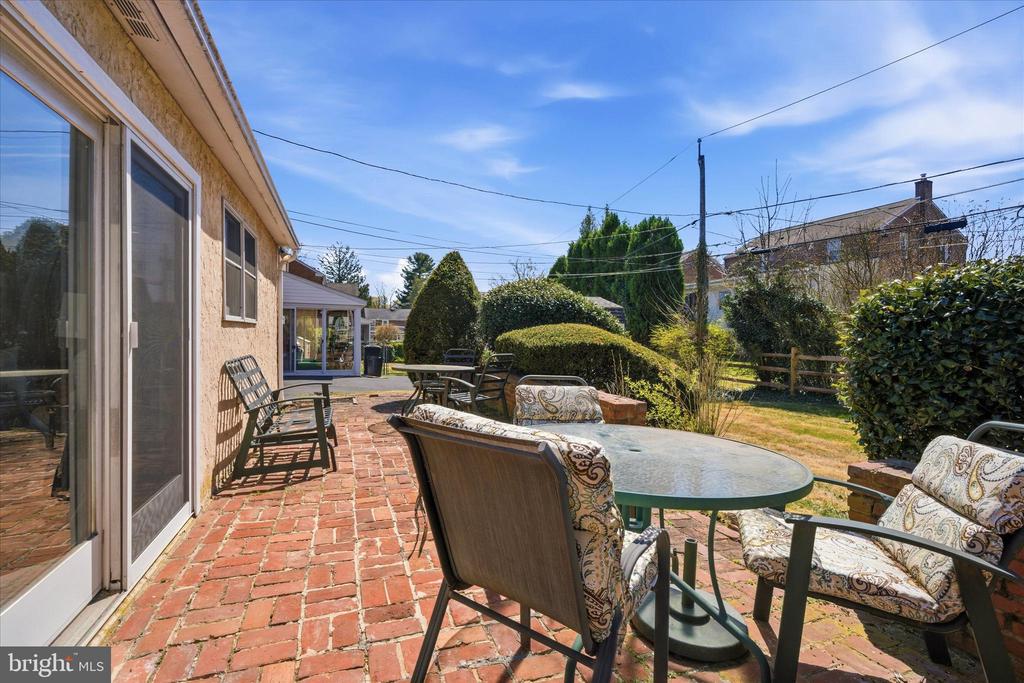 1612 COLONY LANE