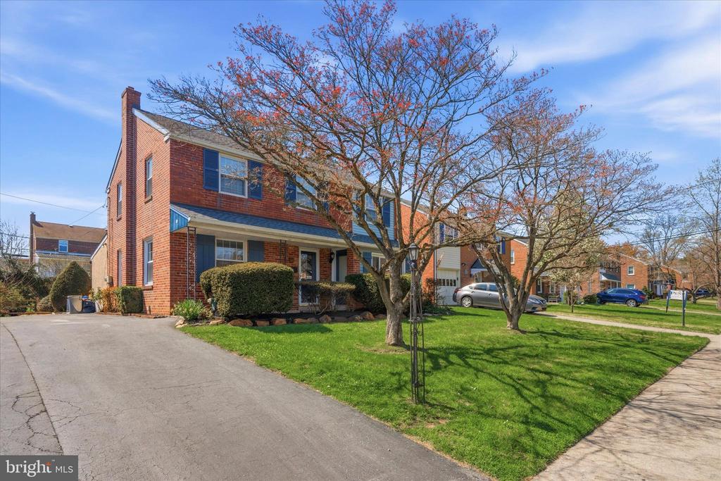 1612 COLONY LANE
