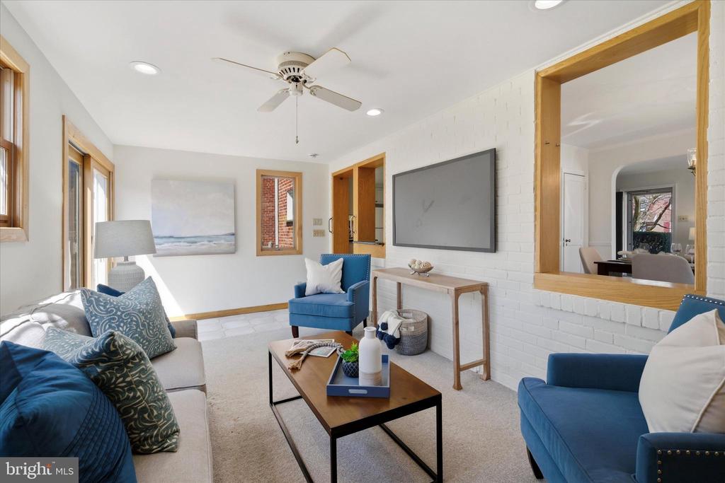 1612 COLONY LANE